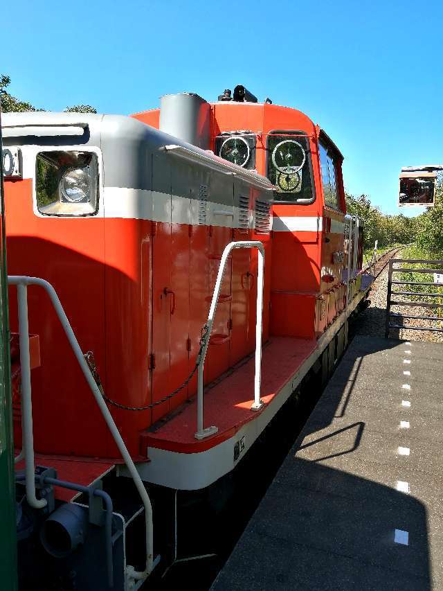 title :『 【北海道・車中泊】釧路湿原〜愛冠岬〜道の駅スワン44ねむろへ 』画像説明文 :乗車したノロッコ号です。こちらは夕日ノロッコ号のディーゼル機関車です。