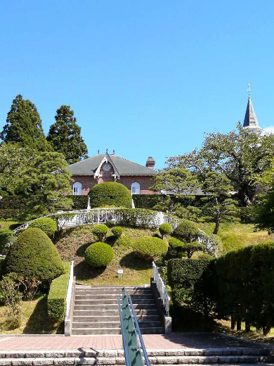 title :『 【北海道車中泊】函館山〜トラピスチヌ修道院〜五稜郭 』画像説明文 :トラピスチヌ修道院の庭園は綺麗に手入れされています。