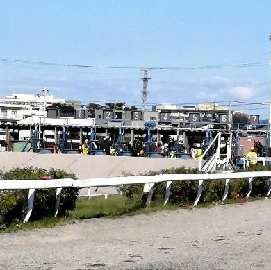 title :『 【北海道車中泊】阿寒湖〜十勝・ばんえい競馬〜道の駅白金ビルゲへ 』画像説明文 :いよいよレース開始です。一番人気の１番は果たして...？