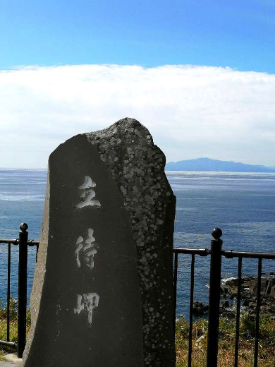 title :『 【北海道車中泊】函館四稜郭〜兵どもが夢の跡 』画像説明文 :北海道車中泊の旅もこの「立待岬」で終わりです。フエリー乗船までこの立待岬で立って待つことにします。始めての北海道でしたので移動時間の感覚がつかめず落ち着いた観光が出来なかったようにも思いますが来年、また北海道を訪れたいですね。